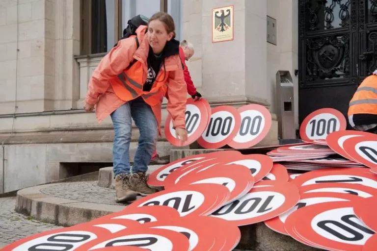 Zeci de mii de oameni au protestat în Germania pentru a cere o distribuire mai corectă a banilor de la guvern în contextul crizei energetice