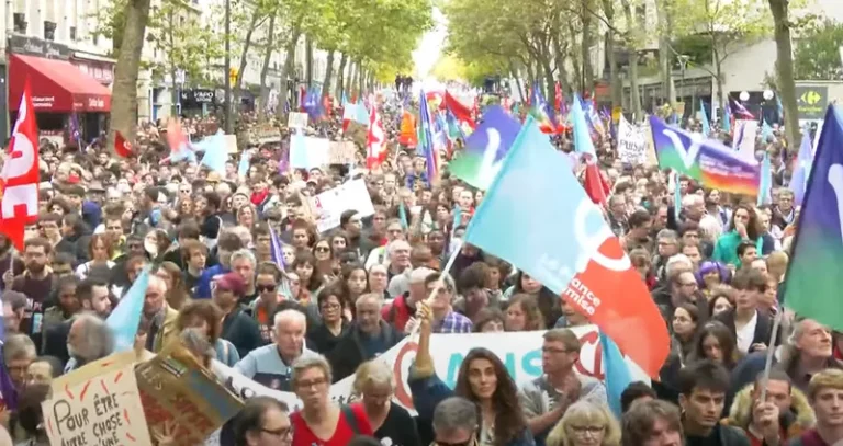 VIDEO | Zeci de mii de persoane protestează la Paris față de creşterii prețurilor