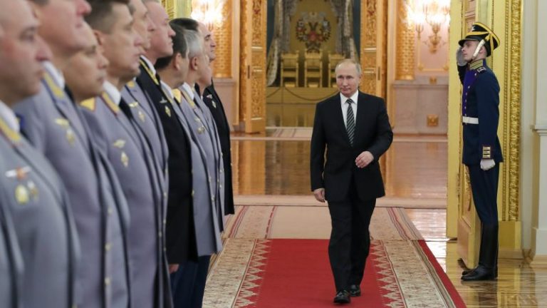Deutsche Welle: Castelul din cărți de joc al lui Putin se prăbușește. Foști oficiali ai regimului rus fug din țară