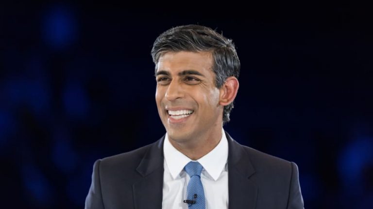 Cine este Rishi Sunak, noul premier al Marii Britanii. Are o avere mai mare decât a cuplului regal