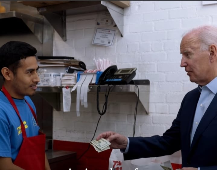 Biden plăteşte de patru ori preţul unor taco, în semn de solidaritate cu americanii afectaţi de inflaţie