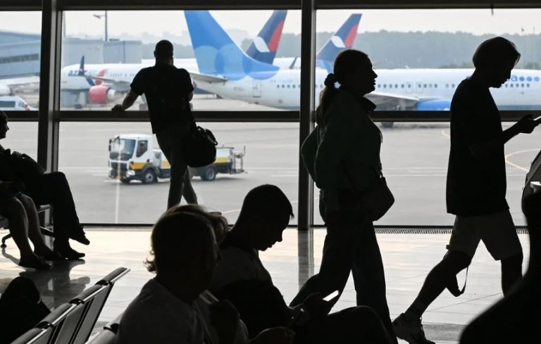 INFO RUSIA | Kazahstanul, tot mai străin / Piața auto, pe butuci / Dor de importuri / Sancțiuni japoneze / Poveri noi pentru regiuni / Prețul biletelor la avion
