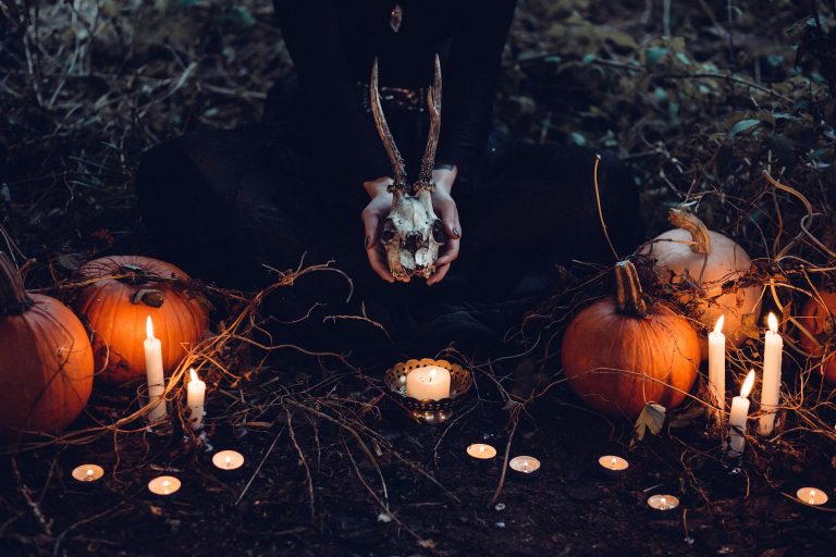 Rivalitatea între titanii tehnologiei s-a văzut și în decorul de Halloween