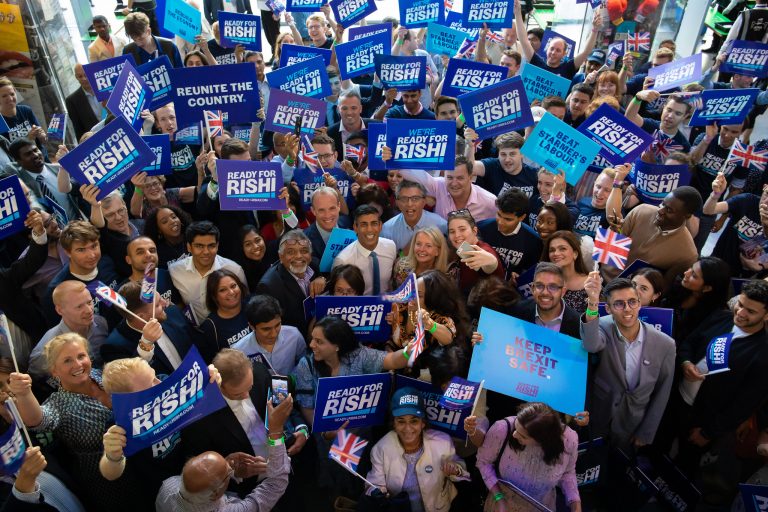 Conservatorii britanici riscă „extincția electorală”, potrivit sondajelor