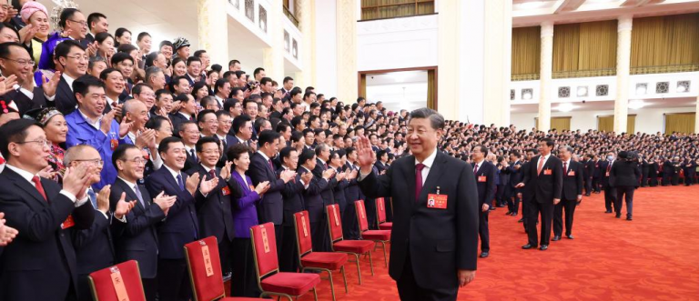 George Friedman: Exfiltrarea lui Hu Jintao, „gestul unui om îngrijorat”. „Hu, simbol a ce urma să devină China. Xi, simbol a ceea ce nu a devenit”