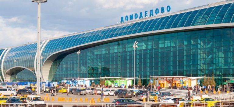 Jaf ca-n filme pe aeroportul internațional Domodedovo din Moscova: 4 milioane de dolari furați de la doi kârgâzi