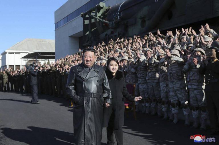 FOTO | Kim Jong Un, o nouă apariție alături de fiica lui. Ce ambiții are liderul nord-coreean