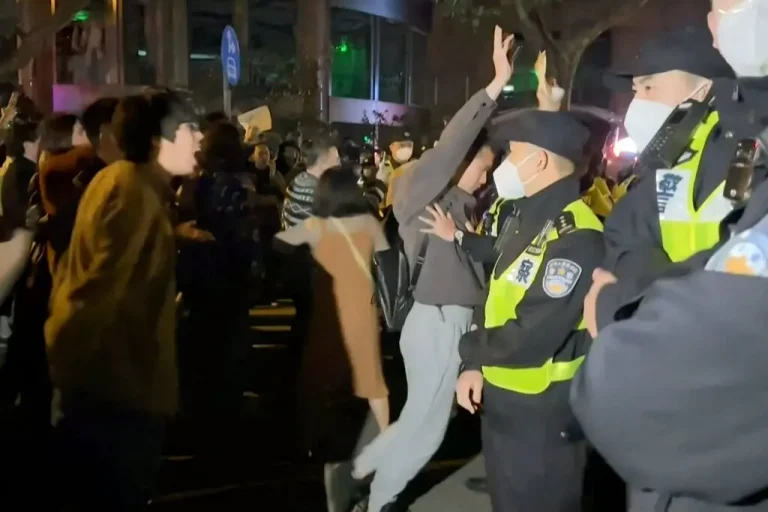 VIDEO | Se intensifică protestele din China. Manifestanții cer demisia lui Xi Jinping