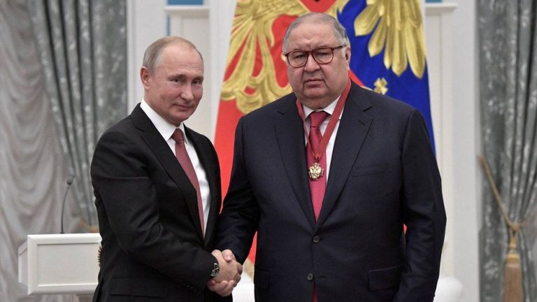 Anchetatorii germani percheziţionează sucursalele unei bănci elveţiene din Germania. Oligarhul rus Alişer Usmanov, bănuit de spălare de bani