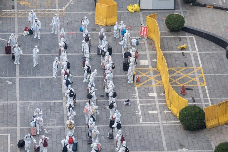 Covid în China | Nou record: în oraşul unde au avut loc proteste la fabrica iPhone, a fost instituită carantina