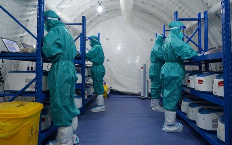Schimbare radicală a politicilor chineze în cele două sectoare ultrasensibile: imobiliare și Covid