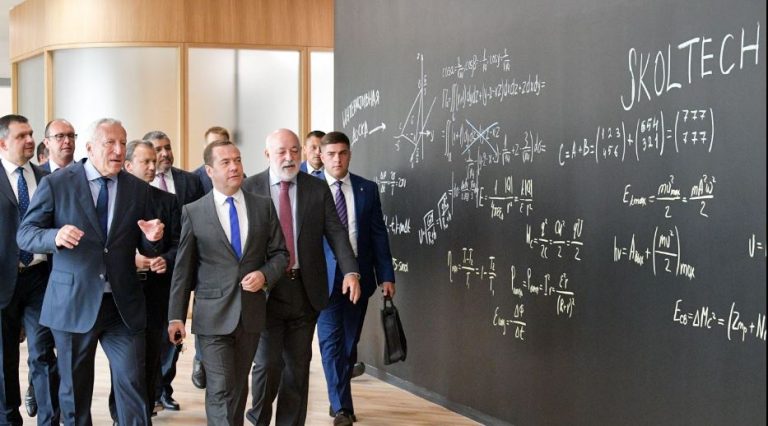 INFO RUSIA | Proiectul lui Medvedev, în comă / Baie de ulei / Arcanul / Putin: Justiția se umanizează / Baza de date / Război în 2023 / Kudrin, Yandex