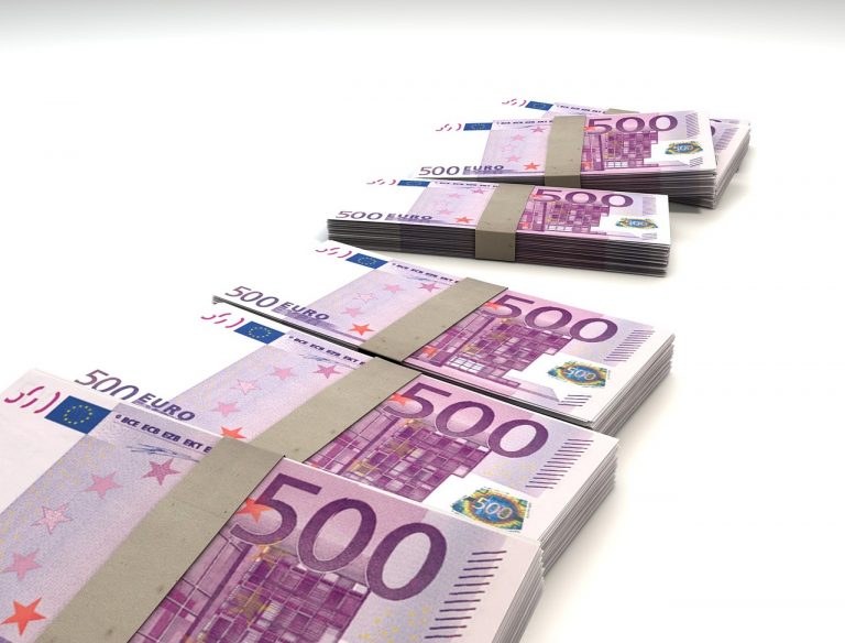 BCE vrea o atitudine mai dură împotriva magazinelor care refuză să accepte plata cu numerar