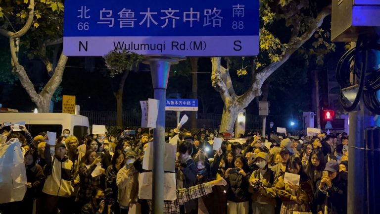 „Xi Jinping? Jos cu el!” | Povestea protestatarului din Shanghai, care a șocat lumea