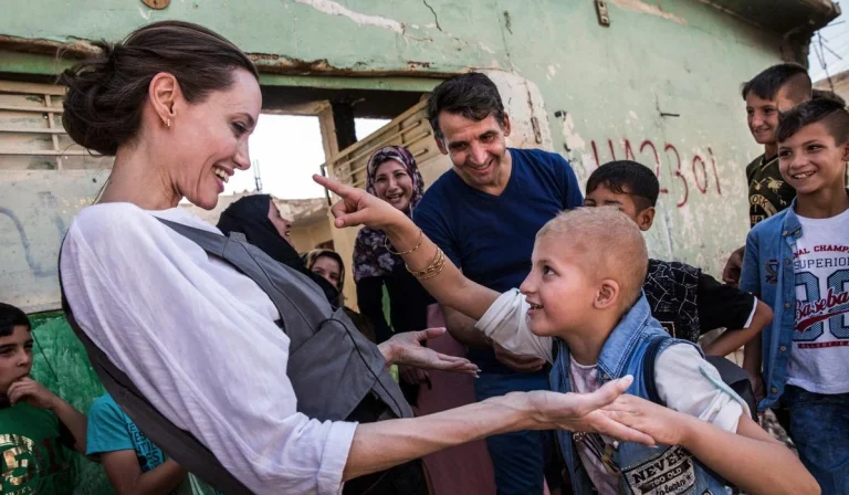Angelina Jolie se retrage din rolul de trimis special al Înaltului Comisariat ONU pentru Refugiaţi