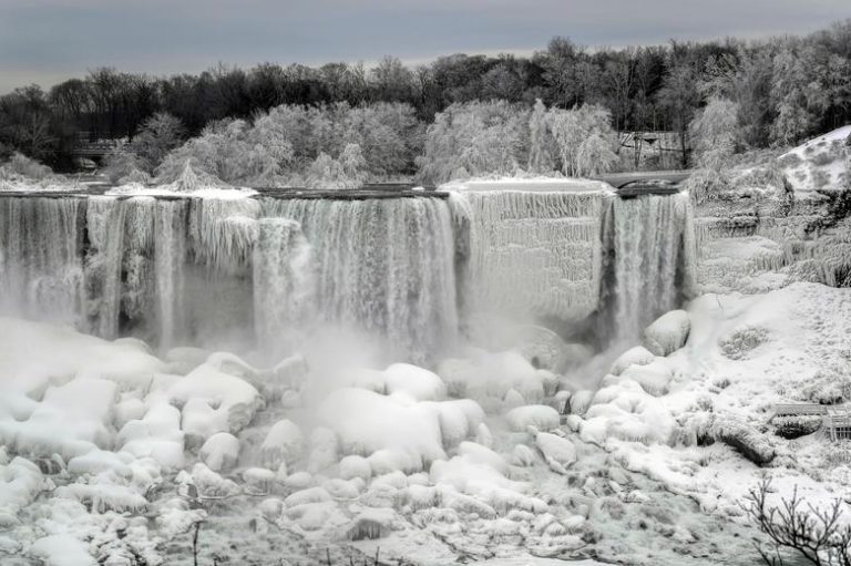 VIDEO | Cascada Niagara a înghețat din cauza temperaturilor extrem de scăzute din Canada și SUA