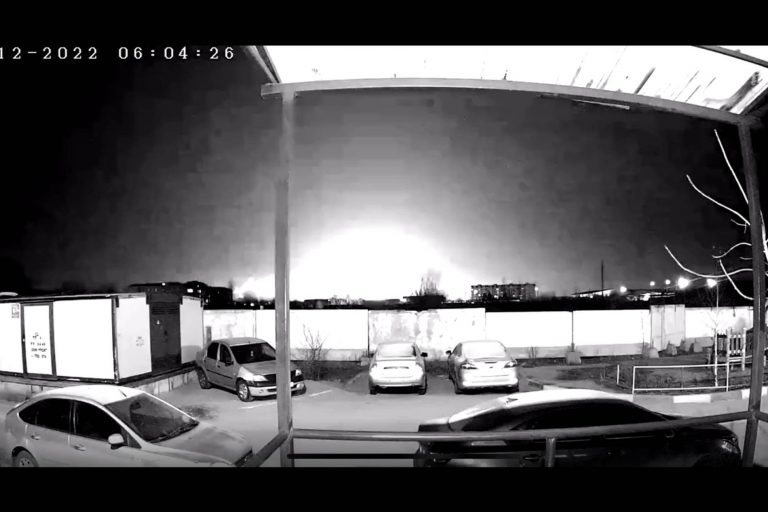 VIDEO | Moscova susține că două baze aeriene, situate adânc în interiorul Rusiei, ar fi fost atacate de drone ucrainene