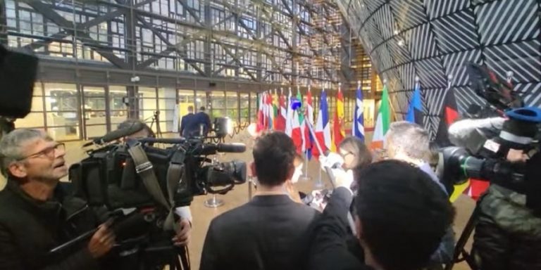 VIDEO | Consiliul Naţional al Audiovizualului (CNA) a protestat faţă de modul în care jurnaliştii români au fost ţinuţi la distanţă la Consiliul JAI