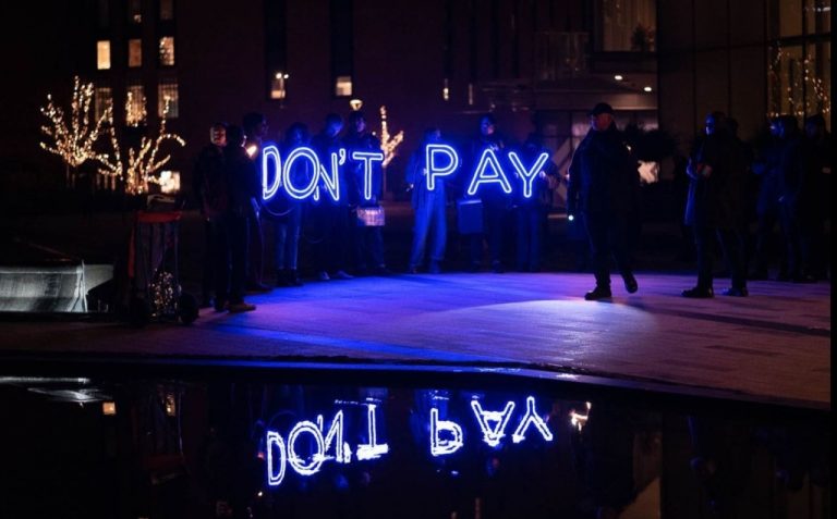 Marea Britanie | Instituţii, magazine şi societăţi energetice ocupate în semn de protest împotriva creşterii facturilor la energie