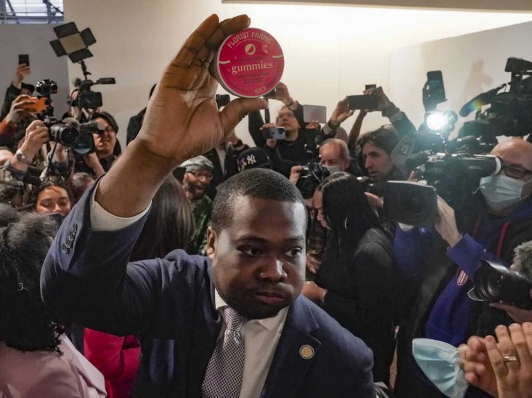 VIDEO | În New York s-a deschis primul magazin legal de canabis