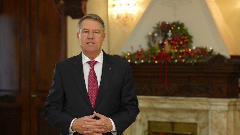Preşedintele Klaus Iohannis: Sărbătoarea Naşterii Domnului este despre dăruire, speranţă, pace şi lumină