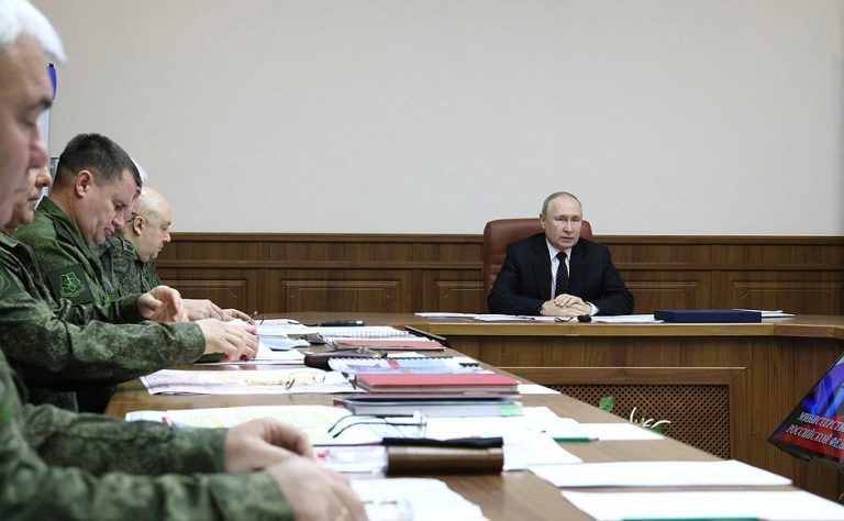 Putin a solicitat propuneri de la comandanţii forţelor sale armate privind campania militară în Ucraina
