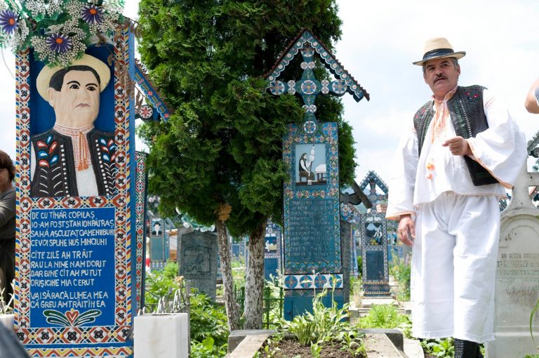 A murit meșterul crucilor din Cimitirul Vesel de la Săpânța