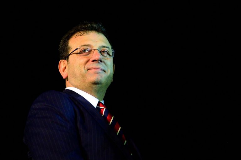 VIDEO | Mii de persoane la Istanbul, alături de partidele de opoziţie, după condamnarea primarului Ekrem Imamoglu