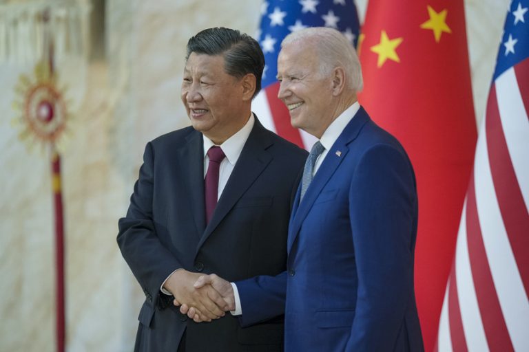 Joe Biden şi Xi Jinping se întâlnesc pentru ultima dată în cadrul forumului APEC, pe fondul tensiunilor între SUA şi China