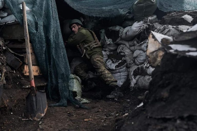 Ucigașul tăcut al lui Putin care sufocă regimentele din Ucraina
