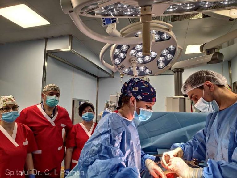 Șansă la o viață normală. Două transplanturi de rinichi, în seara de Revelion