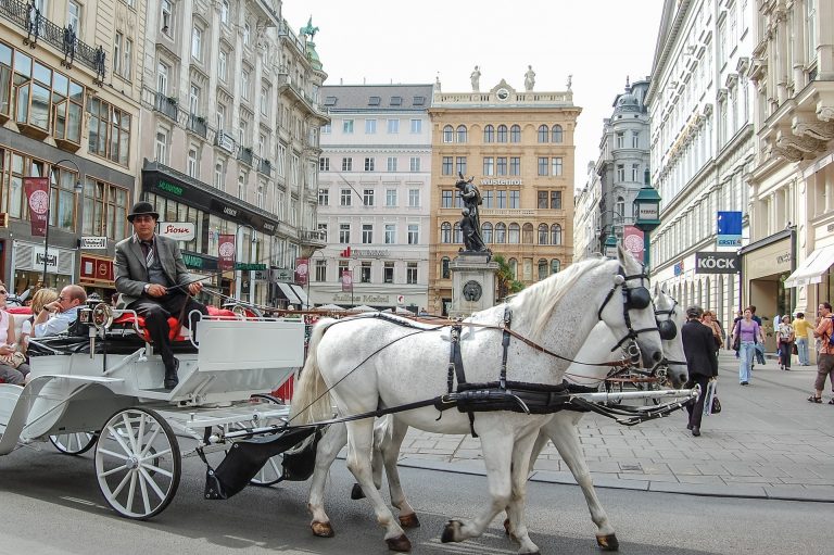 În culisele războaielor de spionaj. În timp ce Marea Britanie prinde spioni, spionii prind Austria