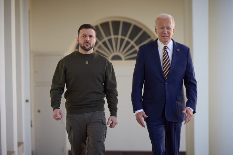 Politico: Biden a dat în secret Ucrainei permisiunea de a lovi în interiorul Rusiei cu arme americane