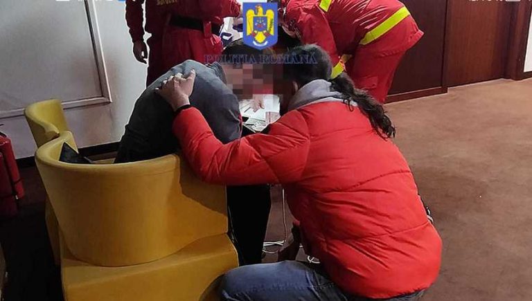 Bărbat care amenința că se va sinucide, salvat de negociatorii Poliției