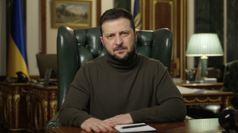 Zelenski le cere ucrainenilor să dea dovadă de solidaritate: Susţineţi-vă unii pe alţii. Ne aşteaptă un an dificil