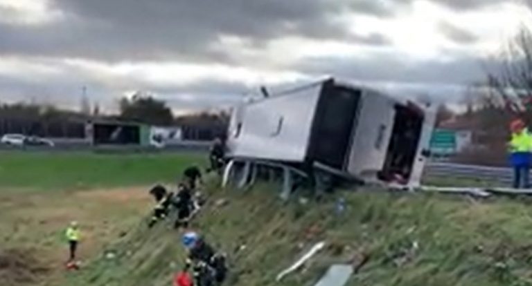 MAE: Cei șapte români răniţi în accidentul din Padova au fost transportaţi la spitalele din apropiere