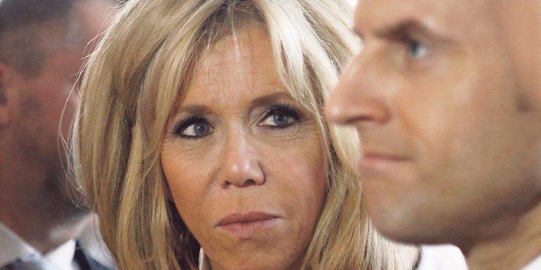 Fosta ministră a Culturii din Franța: Brigitte Macron dorea să reconstruiască Notre Dame sub forma unui „falus cu testicule de aur”