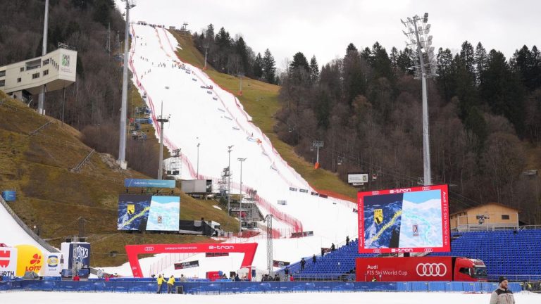 A doua etapă a Cupei Mondiale de schi alpin de la Garmisch-Partenkirchen, anulată în lipsa zăpezii