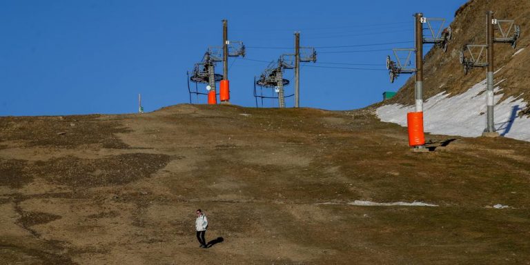 Lipsa zăpezii din Franța perturbă mai multe evenimente montane