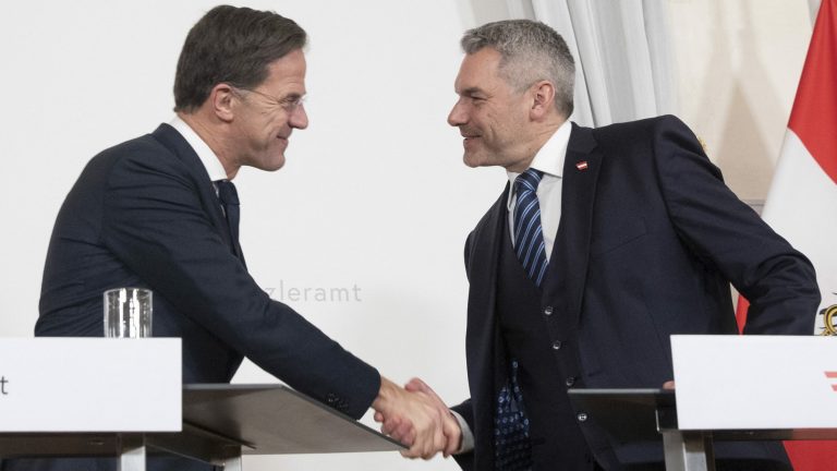 Nehammer şi Rutte pun cruce speranțelor legate de Schengen: Suntem uniţi în obiecţia noastră faţă de extindere în acest moment