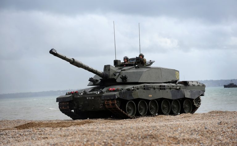 Secretarul britanic al Apărării: Tancurile Challenger 2 sunt aşteptate să ajungă în Ucraina înainte de vară