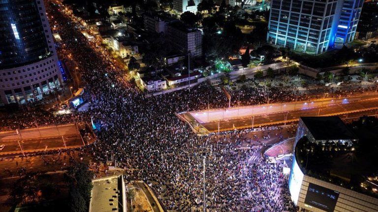 Peste 120.000 de oameni au protestat la Tel Aviv împotriva guvernului Netanyahu