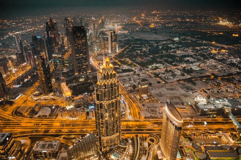 Ultra-bogații din Dubai cheltuiesc adevărate averi pentru a scăpa din calea rachetelor iraniene