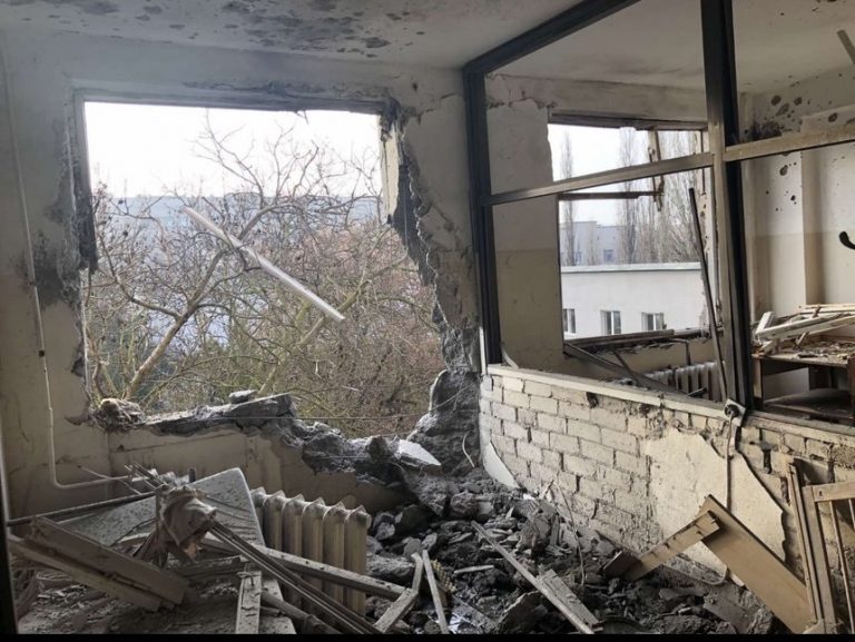 „Cadou” rusesc de Revelion: 4 morți și 50 de răniți, după bombardarea civililor ucraineni