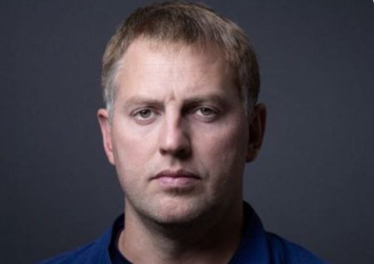 CNN: Tot mai mulţi oficiali de la Moscova, inclusiv din FSB, fug din Rusia. Cine este omul care îi ajută în străinătate