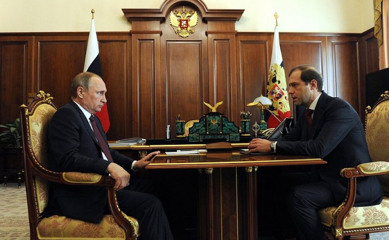 VIDEO | „De ce faci pe prostul?” Putin îl jigneşte pe vicepremierul Manturov, în direct. Miza care a dus la furia dictatorului