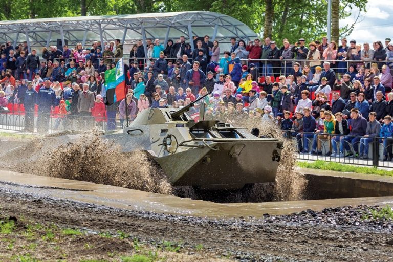 INFO RUSIA | Tabloidele, militarizate / Metanolul, „ars” de sancțiuni / Povești din alte invazii ruse / Rușii scot valuta din țară / Proiectele Kremlinului