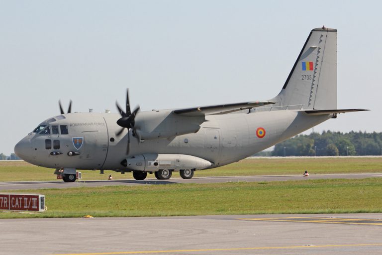 MAE: Alţi 13 cetăţeni români vor fi aduşi în ţară cu o aeronavă militară
