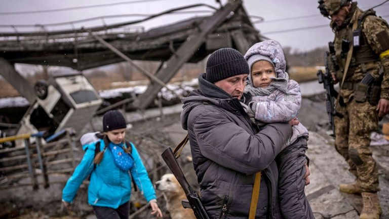 Kievul ordonă evacuarea civililor din zonele unde trupele ruse atacă în Harkov