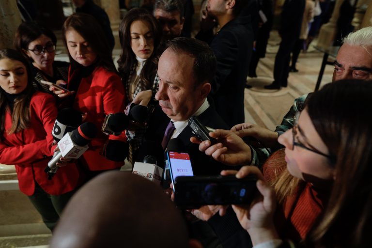 Ministrul Finanţelor: OMV va plăti taxa de solidaritate. Aşteptaţi luna iunie